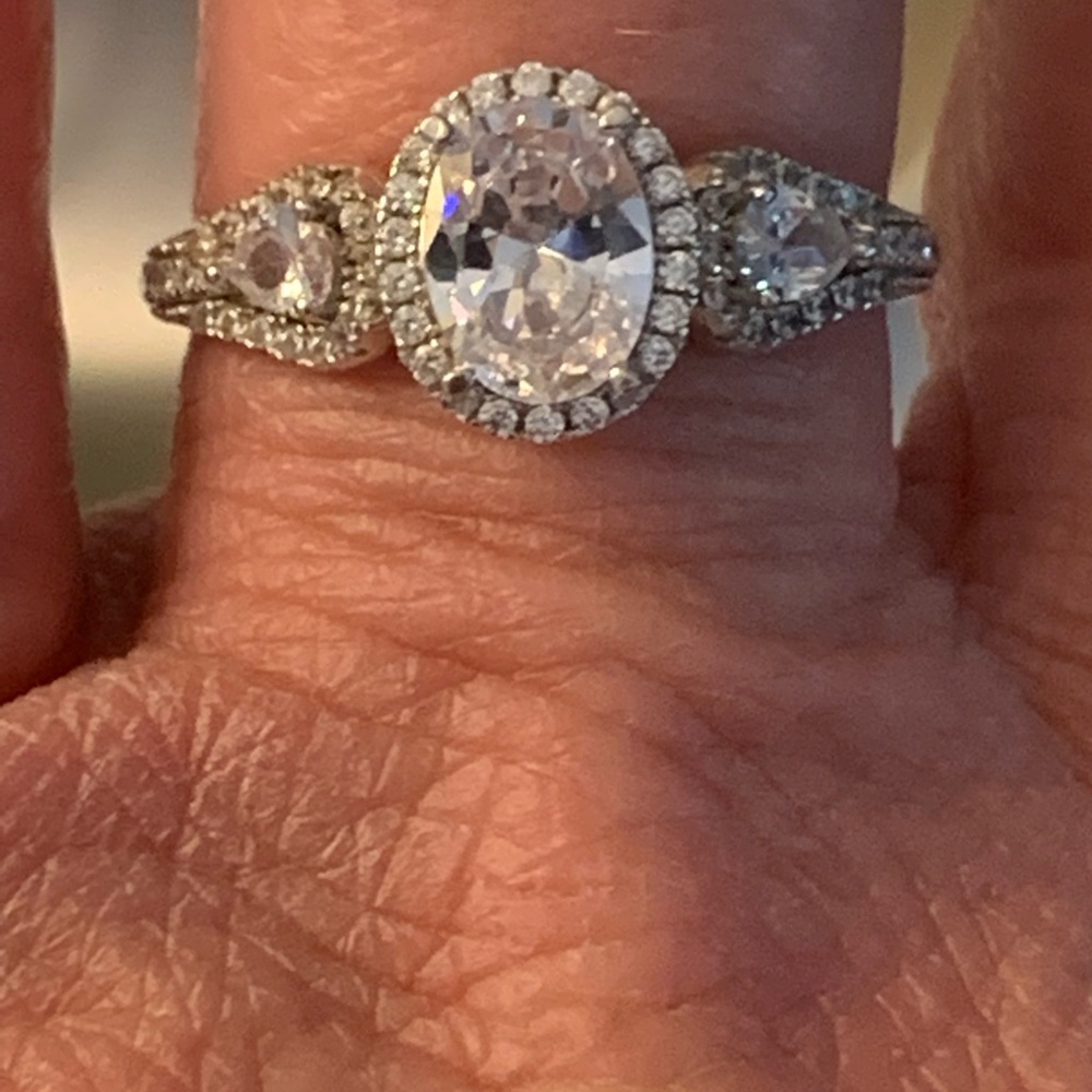EUC 925 Ring & Simulated Stones